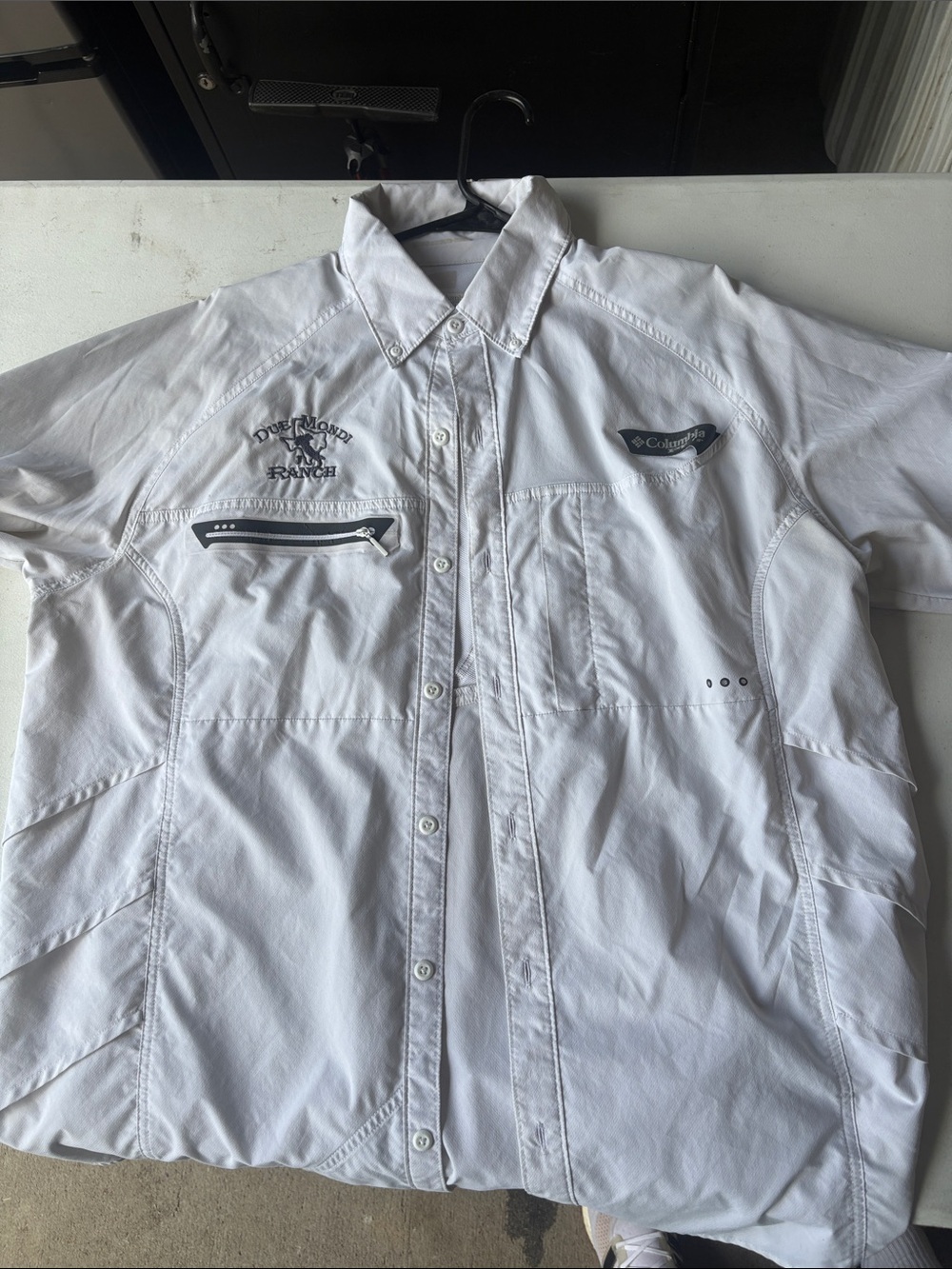 Columbia White Short Sleeve Fishing Shirt with Zip Pocket